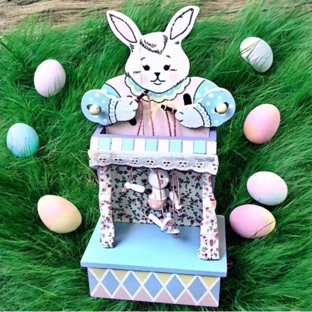 EASTER Enesco Vintage '86 Wood Music Box Bunny Rabbit PUPPET ON A STRING Moves